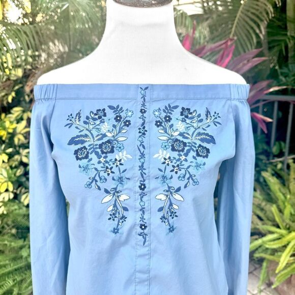 Express Off-The-Shoulder Chambray Blouse - Picture 5 of 9